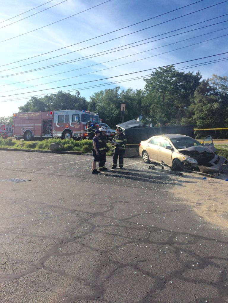 Car crashes into bus stop, hurts 3 in New Hyde Park