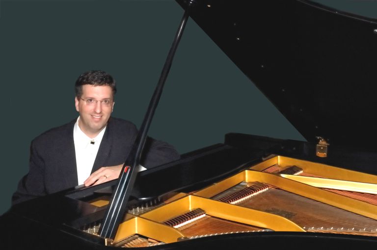 Acclaimed pianist to play in Freeport Dec. 10