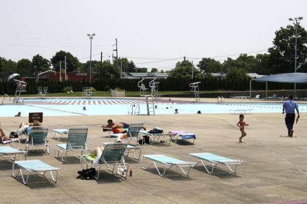 Majority back New Hyde Park pool renovation, survey says