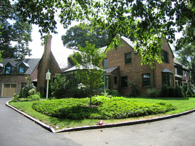 Chris Mullin to sell Flower Hill home
