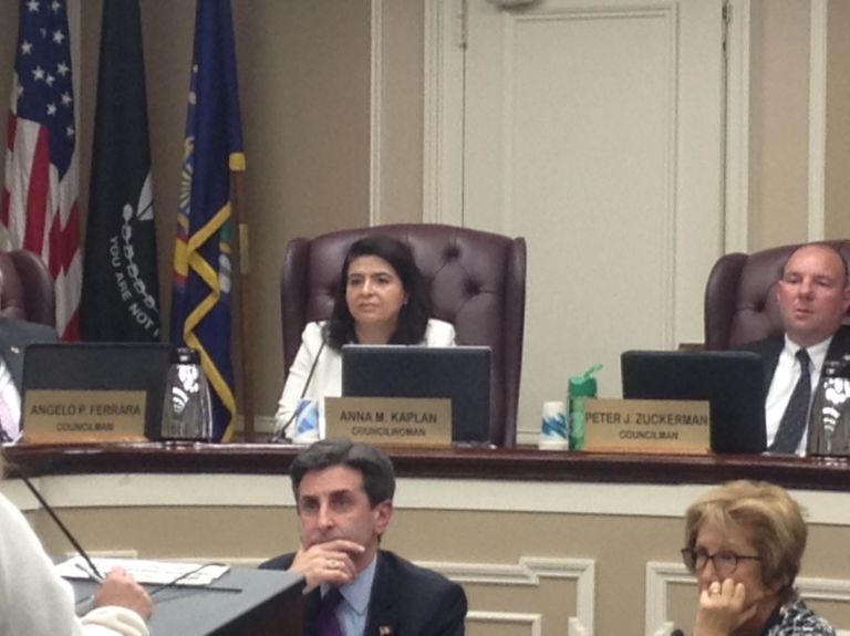Town Council hearing on Plandome Road parking Town Council hearing on Plandome Road parking