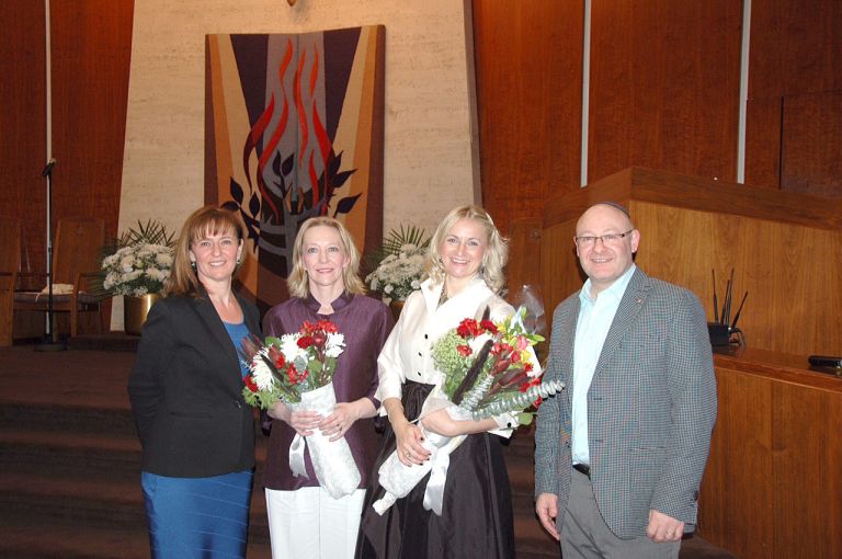 Temple Sinai applauds light classics concert Temple Sinai applauds light classics concert