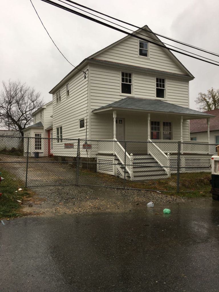 Village of Roslyn clashes with grocery store