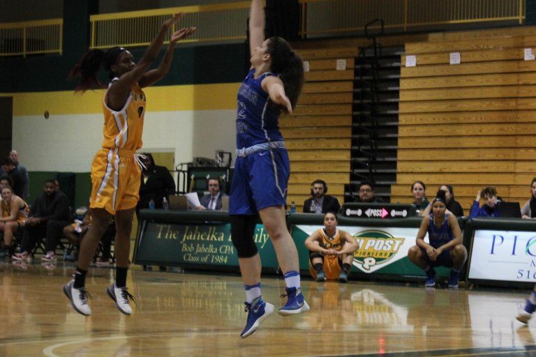 Pioneers snap 3-game basketball losing streak