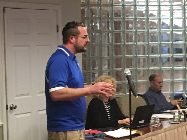 Roslyn Schools eye 7.8% increase in tech spending Roslyn Schools eye 7.8% increase in tech spending