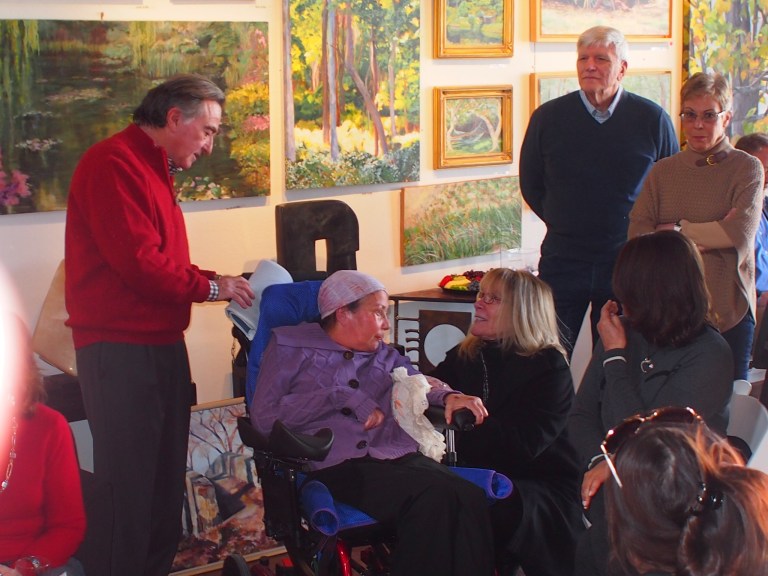 Roslyn woman with brain cancer holds art exhibition