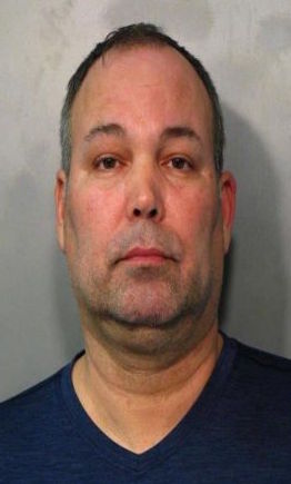 Queens man wields knife during attempted Lord and Taylor robbery Queens man wields knife during attempted Lord and Taylor robbery