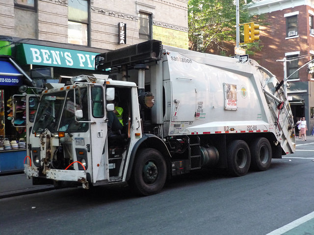 Garbage spill on Old Northern Boulevard causes lane closings Garbage spill on Old Northern Boulevard causes lane closings