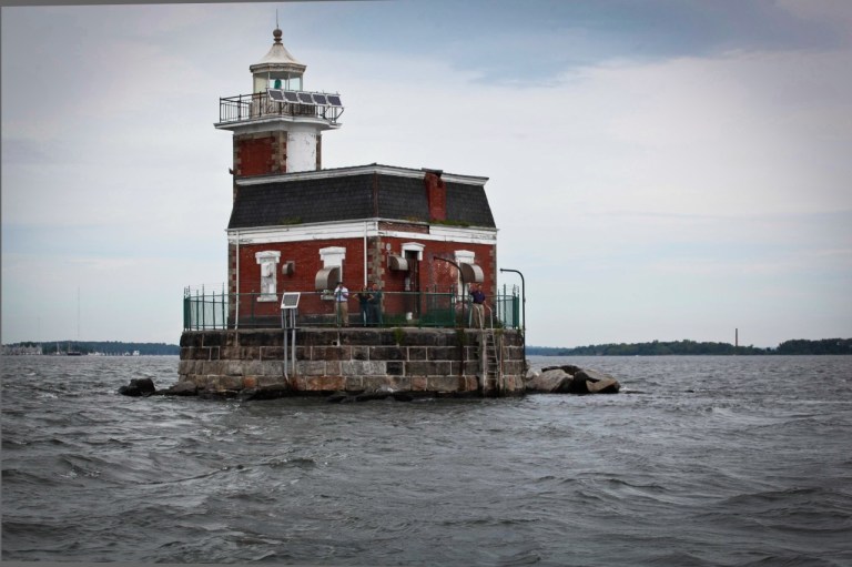 Preliminary report outlines next steps to save Stepping Stones Lighthouse