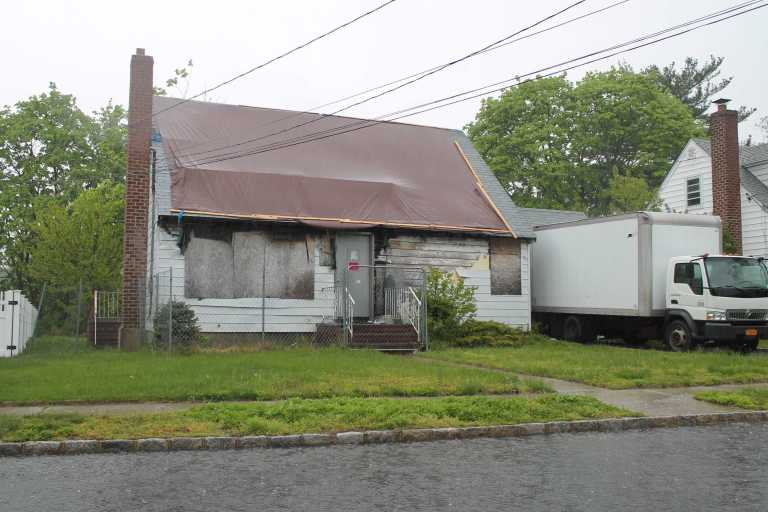 Owner plans to repair ‘zombie house’ in Albertson