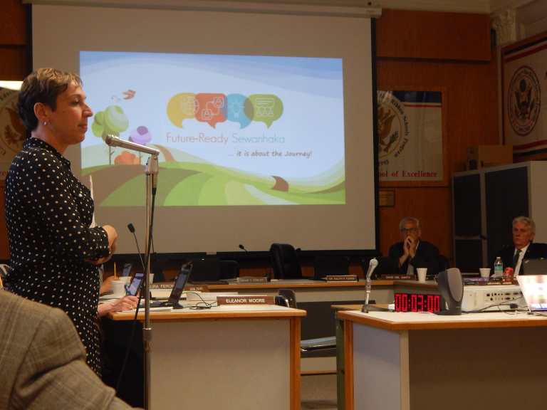 Parents, students praise Sewanhaka iPad program in survey