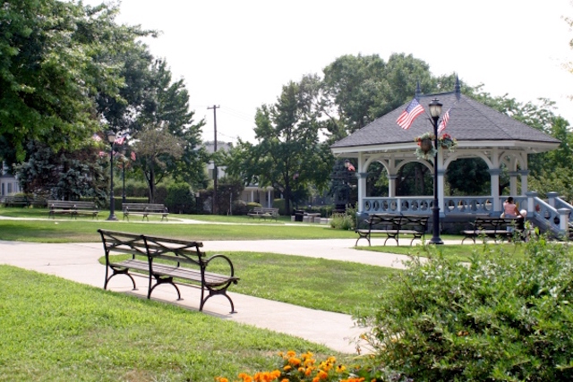 Free town concerts in Manhasset green Free town concerts in Manhasset green