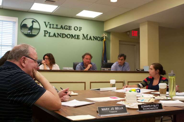 Plandome Manor debates parking restrictions on Circle Drive