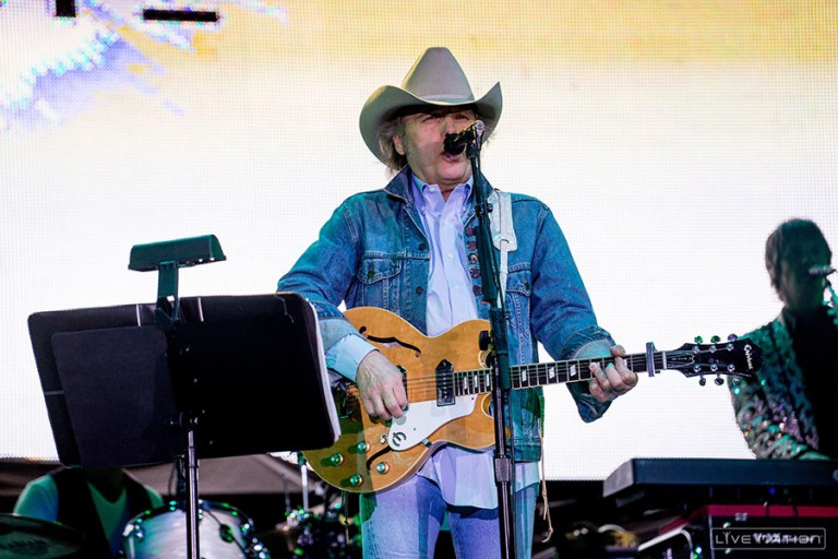 Dwight Yoakam turns to bluegrass