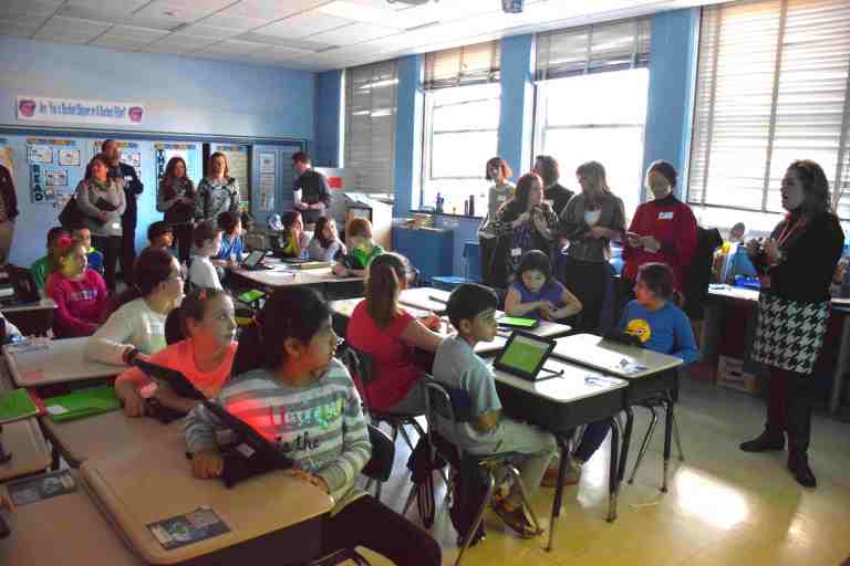 Mineola hopes bigger computer science pool will include more girls Mineola hopes bigger computer science pool will include more girls