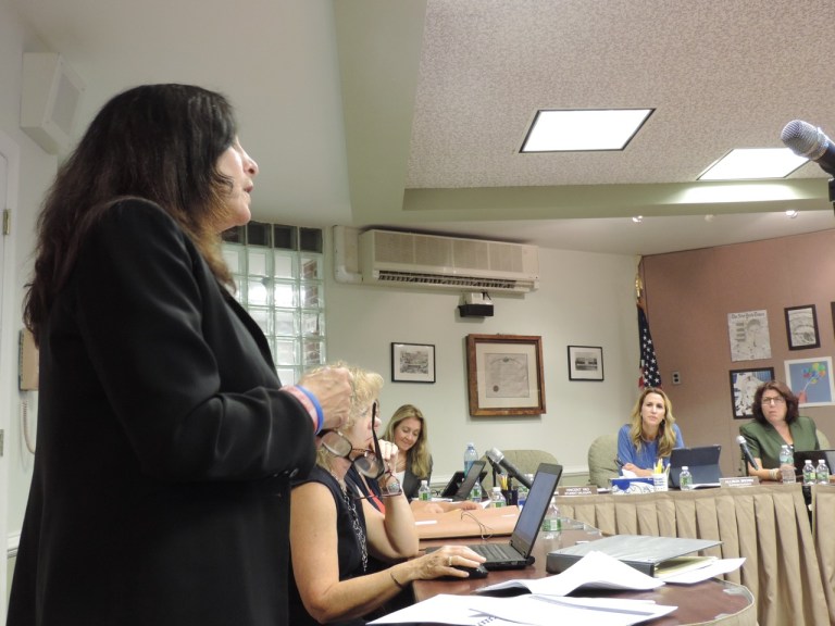 Auditors give Roslyn school district high marks