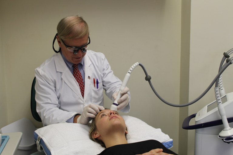 Manhasset’s Dr. Soletic offers innovative microneedling procedure Manhasset’s Dr. Soletic offers innovative microneedling procedure