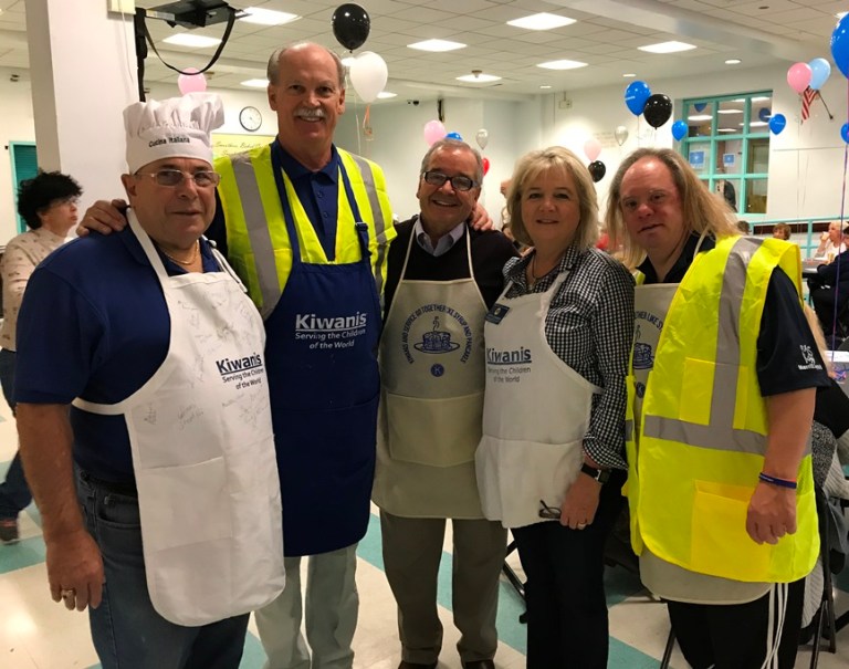 D’Urso helps make breakfast with Manhasset-Port Kiwanis