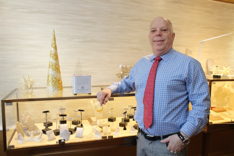 Roslyn jeweler gives back with services, cleanings