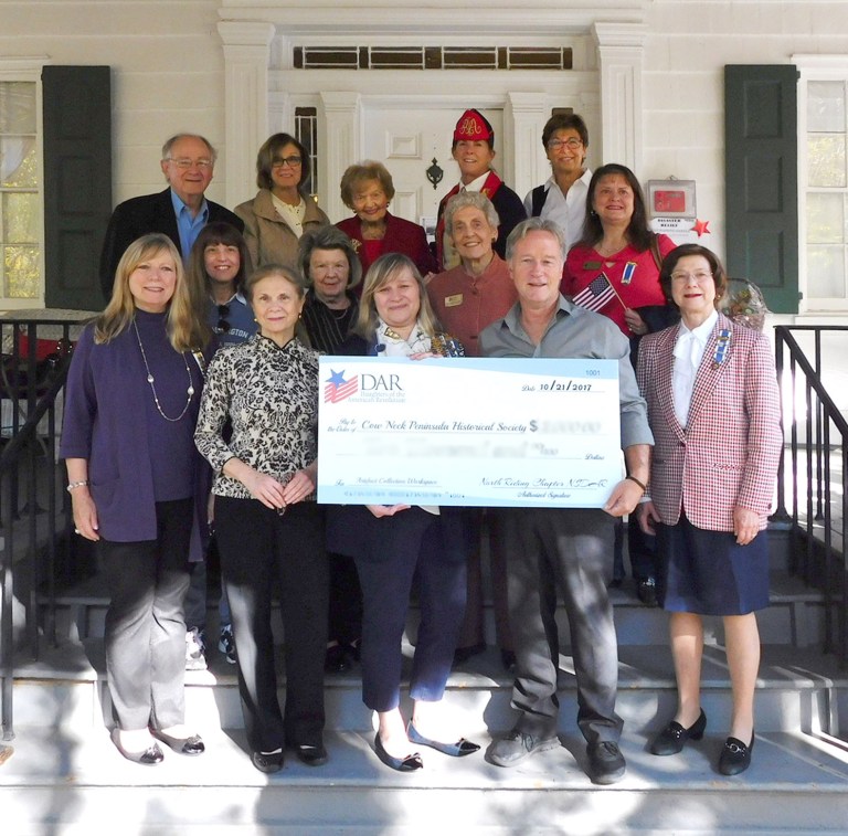 Manhasset’s Daughters of the American Revolution help historical society Manhasset’s Daughters of the American Revolution help historical society