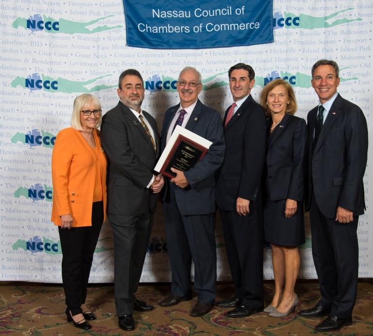 Harris named Mineola  chamber’s Businessman of the Year