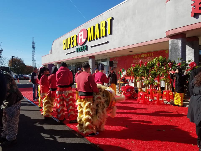 Queens chain opens Mineola supermarket