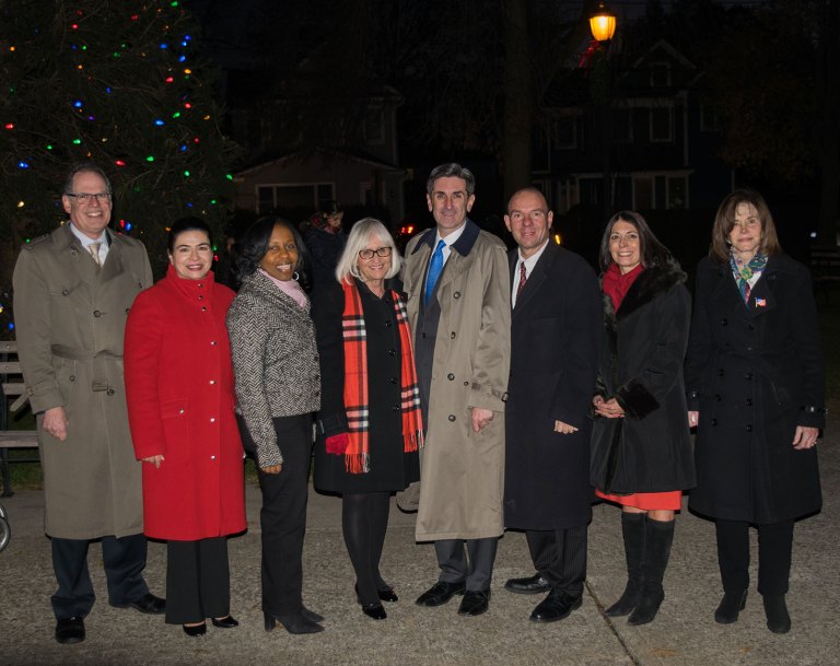 Town holds annual Manhasset tree lighting ceremony