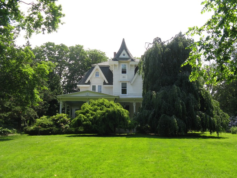 North Hempstead Country Club to raze century-old home