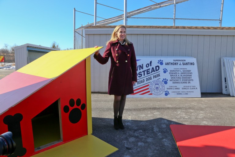 Gillen: Santino’s self-promoting signs have “gone to the dogs” Gillen: Santino’s self-promoting signs have “gone to the dogs”