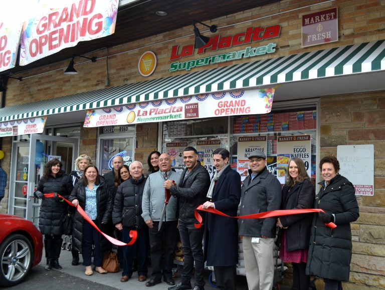 La Placita holds grand opening in Manorhaven