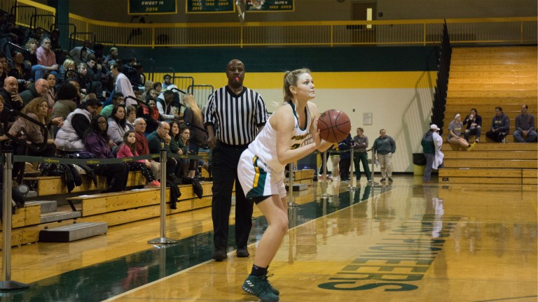 LIU Post women’s basketball shows no mercy against Mercy College LIU Post women’s basketball shows no mercy against Mercy College