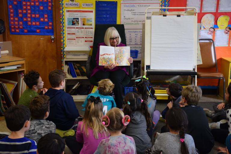 Manhasset students surprised with guest readers Manhasset students surprised with guest readers