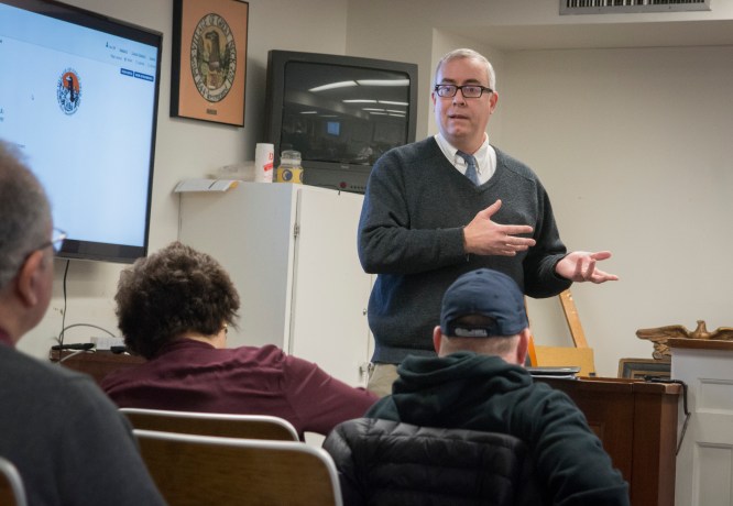 Mark Carter, a vice president of sales at RealTerm Energy, explains the science behind LED lights. (Photo by Janelle Clausen)