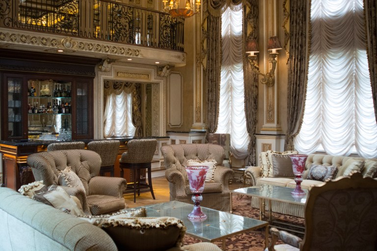 A Kings Point mansion fit for royalty stars in a Chinese broadcast