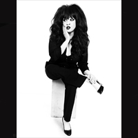 Pop music legend to perform in Bay Shore