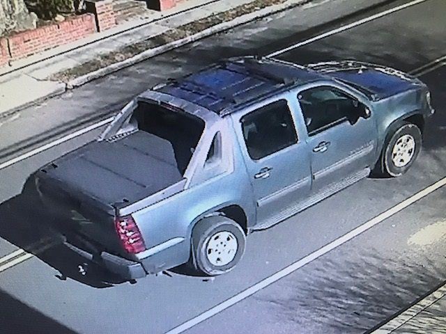 Police seek package snatcher in Great Neck