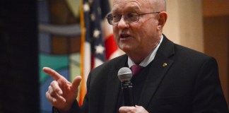 Col. Lawrence Wilkerson, who was chief of staff to Secretary of State Colin Powell, speaks to congregants at Temple Emanuel of Great Neck on what a sound foreign policy should look like. (Photo by Janelle Clausen)