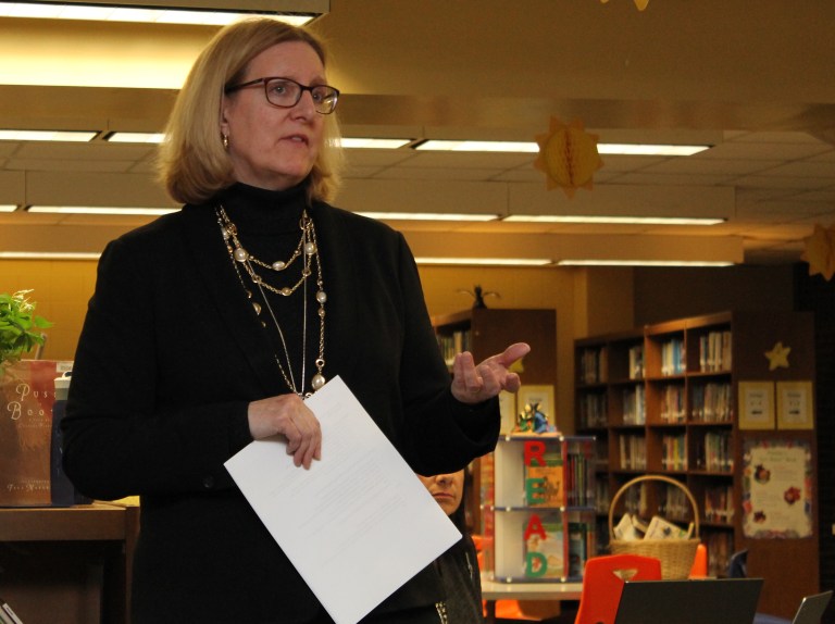 Manhasset to roll out new elementary reading curriculum, testing Manhasset to roll out new elementary reading curriculum, testing