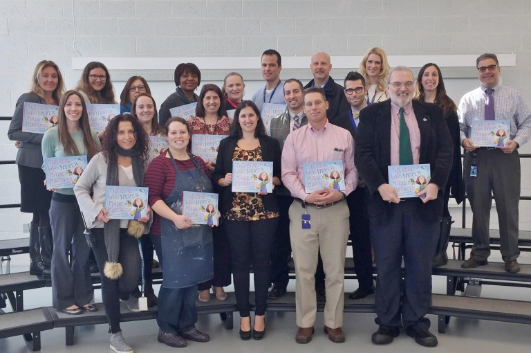 Harbor Hill students celebrate Parents as Reading Partners week