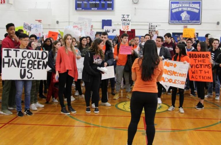 Roslyn students’ voices heard in tribute to Parkland victims