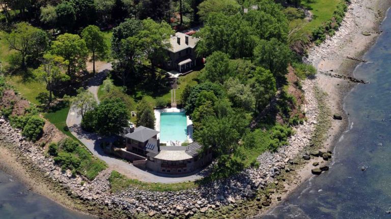 Great Neck Historical Society looking at King/Brickman Estate of Kings Point