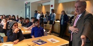 Assemblyman D’Urso telling his story to the children. (Photo courtesy of Silverstein Hebrew Academy)