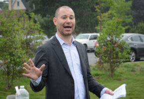 Brad Schwartz, a candidate for New York Senate District 7, addresses North High students. (Photo by Janelle Clausen)