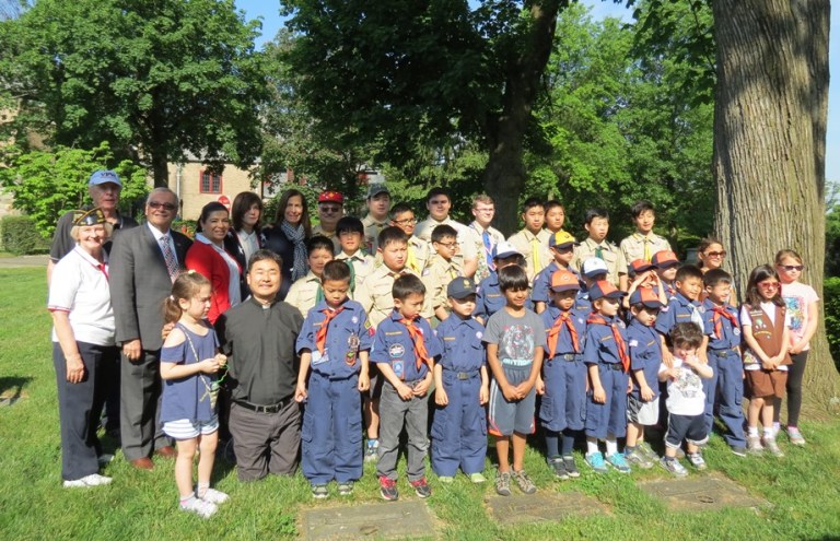 Assemblyman D’Urso assists scouts in placing flags at All Saints Cemetery