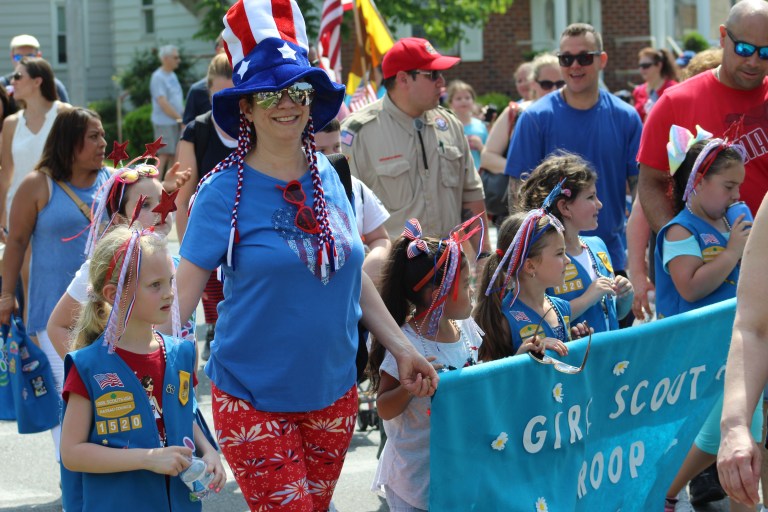 New Hyde Park honors war dead with parade, ceremony