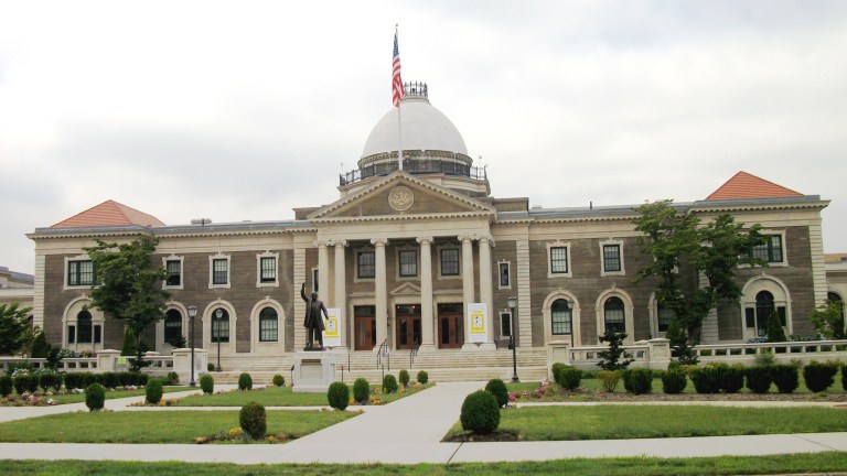 Nassau passes legal age increase for buying tobacco Nassau passes legal age increase for buying tobacco