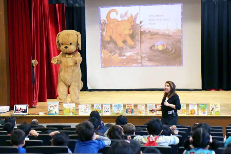 Alyssa Satin Capucilli and Biscuit visit Parkville students