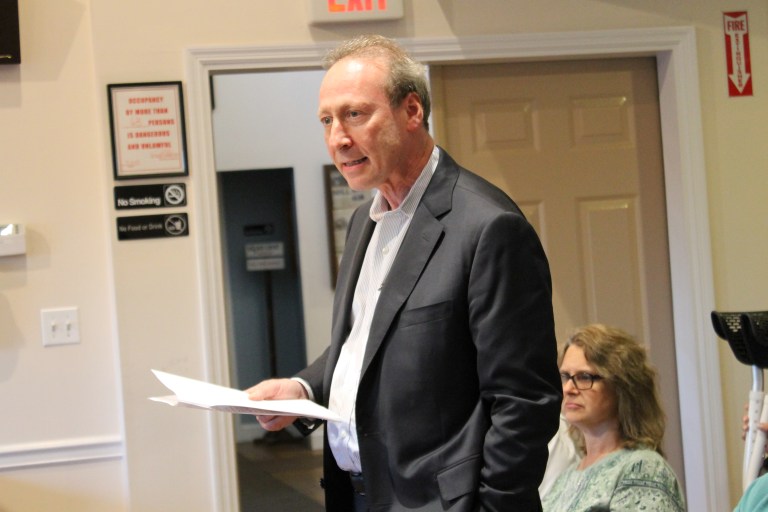 Roslyn chamber members, merchants oppose new village parking rules