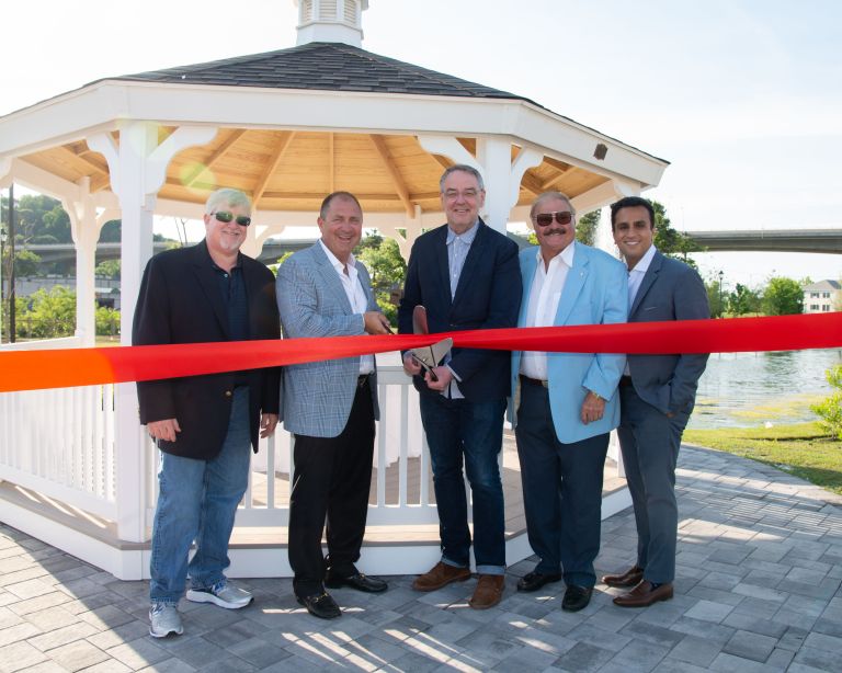 Roslyn Landing cuts ribbon on waterfront promenade