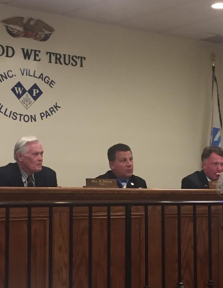 Williston Park board amends fence height law